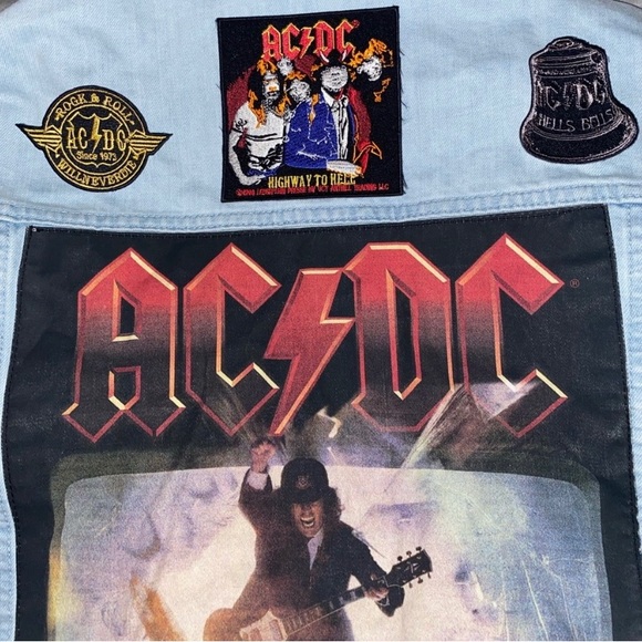 AC/DC DENIM JACKET EMBELLISHED WITH 16 PATCHES & 3-4 BUTTONS/PINS AND BACK ART - Picture 5 of 13